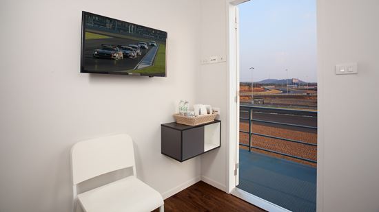 Flat-screen TV in Classic room (BRIC Box)