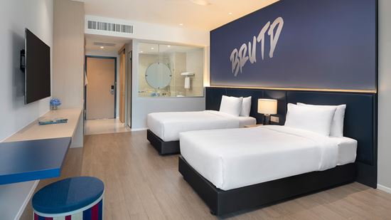 Deluxe Pool View – Twin Beds