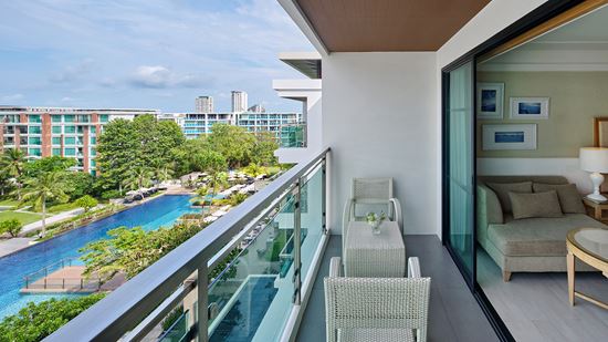 Deluxe Pool View