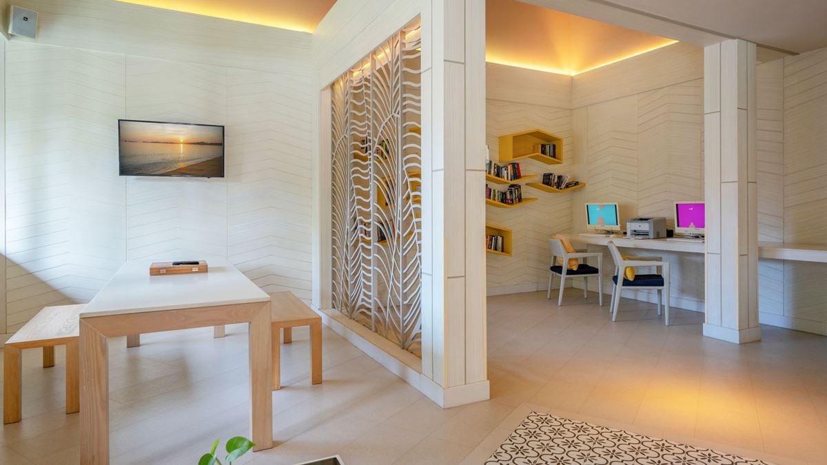 Voyager Lounge