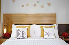 One Bedroom Suite Ocean Coral Lounge