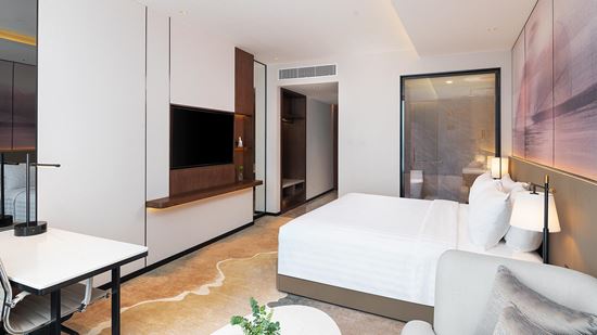 Deluxe City View - King Bedroom
