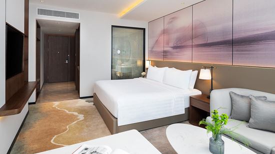 Deluxe City View - King Bedroom